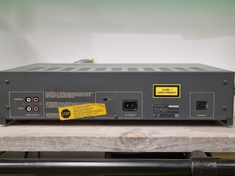 b225 Compact disc player 13806 3