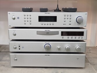 RT-12 Tuner / RCD-06 CD Speler / RC-06 Voorversterker / RB-06 Eindversterker 894-2271059
